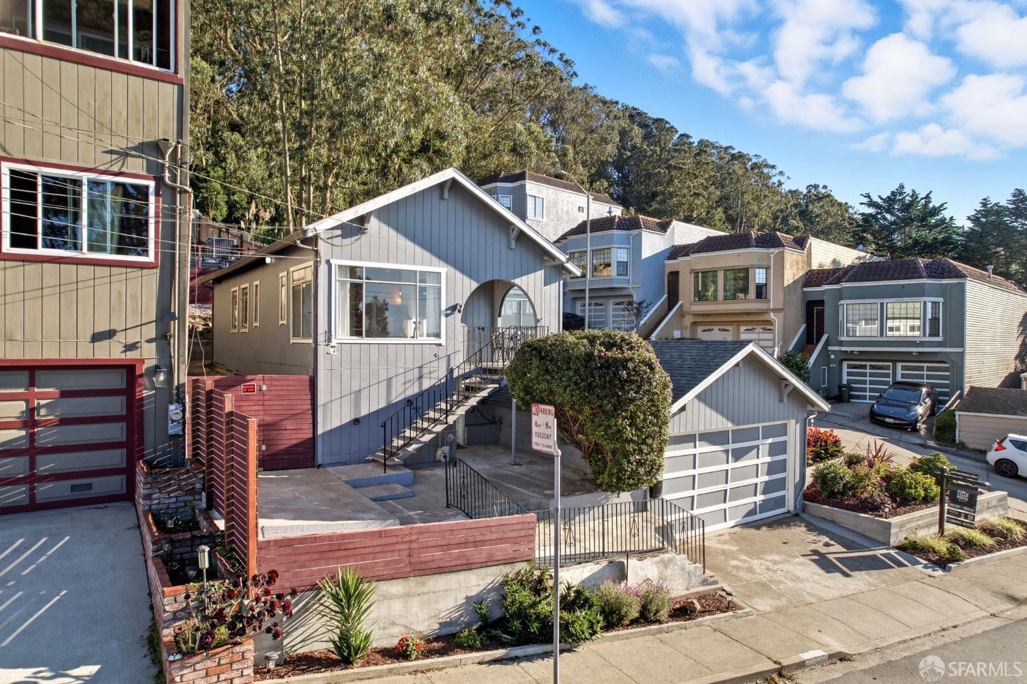 395 Frankfort Street