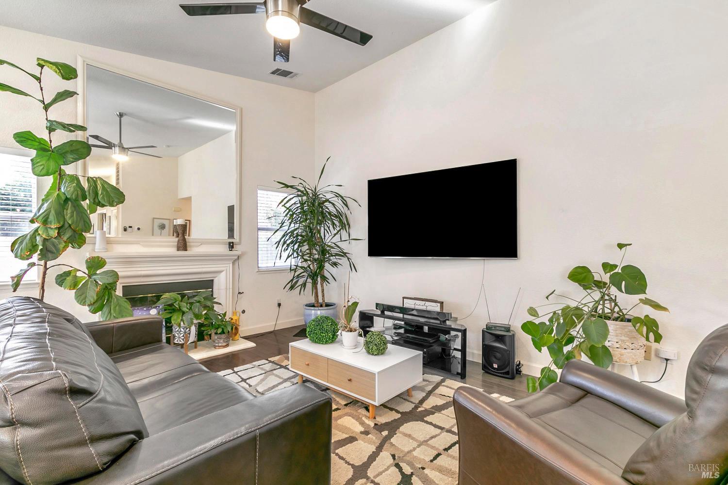 3257 Vista Del Lago Way